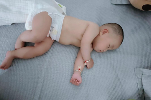 安溪几个月宝宝会抬头